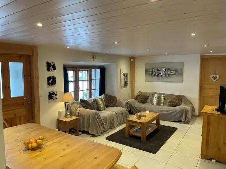 Location appartement à Les Carroz d'Arâches, Ferme rénovée 4 ch, 3 sdb, PARKING, WIFI, proche pistes et commerces