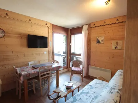 Location appartement à Les Carroz d'Arâches, Appartement cosy 4 pers au pied des pistes avec parking, balcon, lave-vaisselle et services additionnels