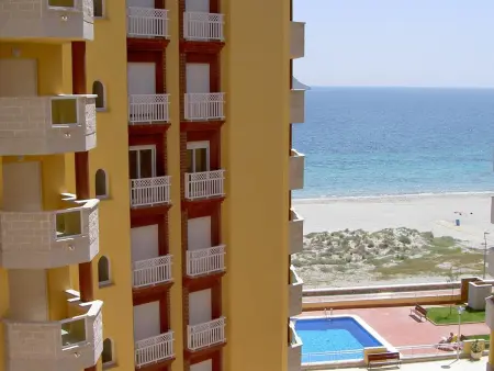 Location appartement à Carthagène, Appartement en bord de mer avec piscine, climatisation et WiFi à La Manga