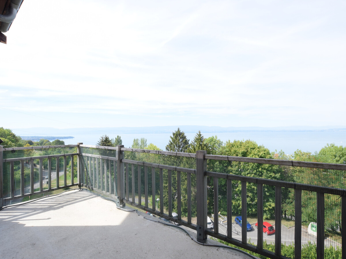 Appartement vue lac Léman, piscine et balcon à Évian - Photo 4