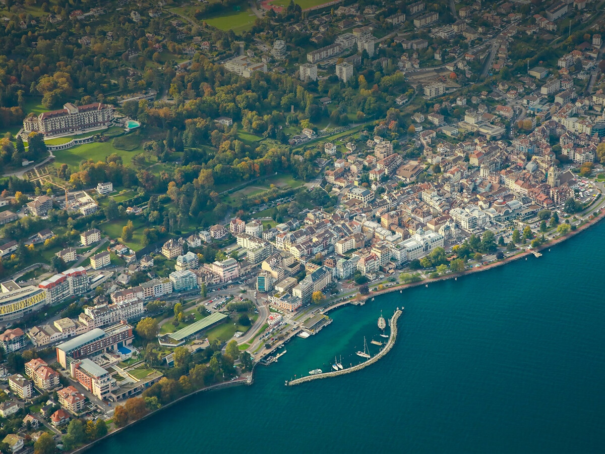 Appartement vue lac Léman, piscine et balcon à Évian - Photo 11