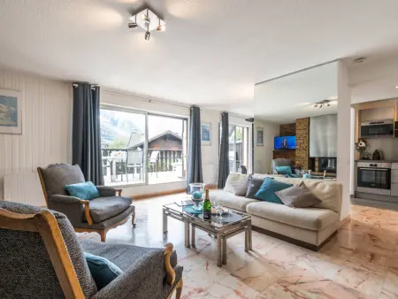 Location appartement à Chamonix Mont Blanc, Appartement spacieux à Chamonix avec terrasse et parking privé