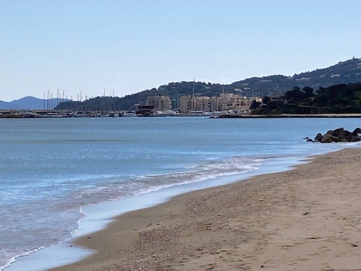 T2 climatisé au Lavandou, à deux pas de la plage - Photo 5
