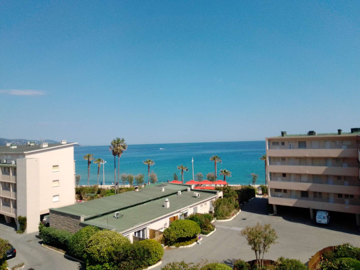 T2 climatisé au Lavandou, à deux pas de la plage - Photo 6