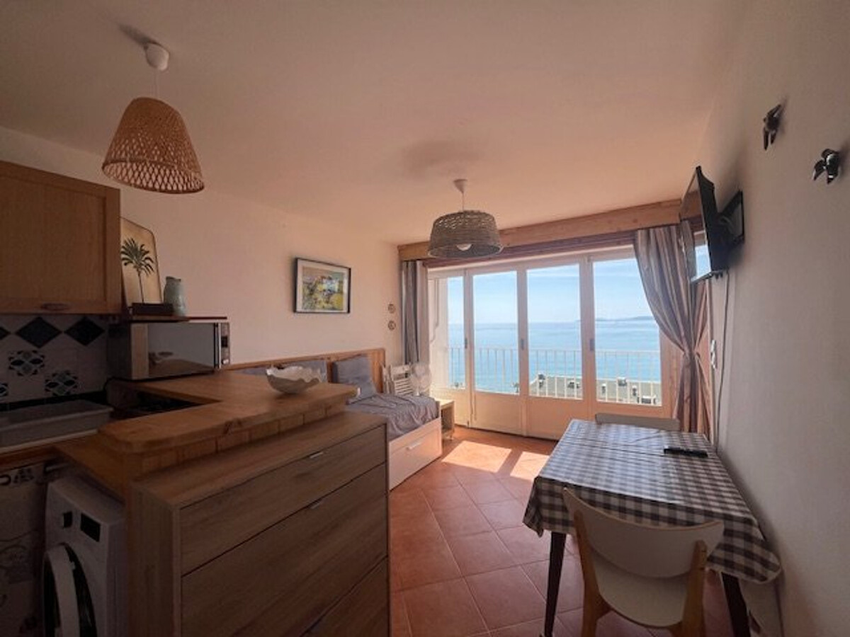 Studio 8ème étage vue mer Le Lavandou - Photo 4