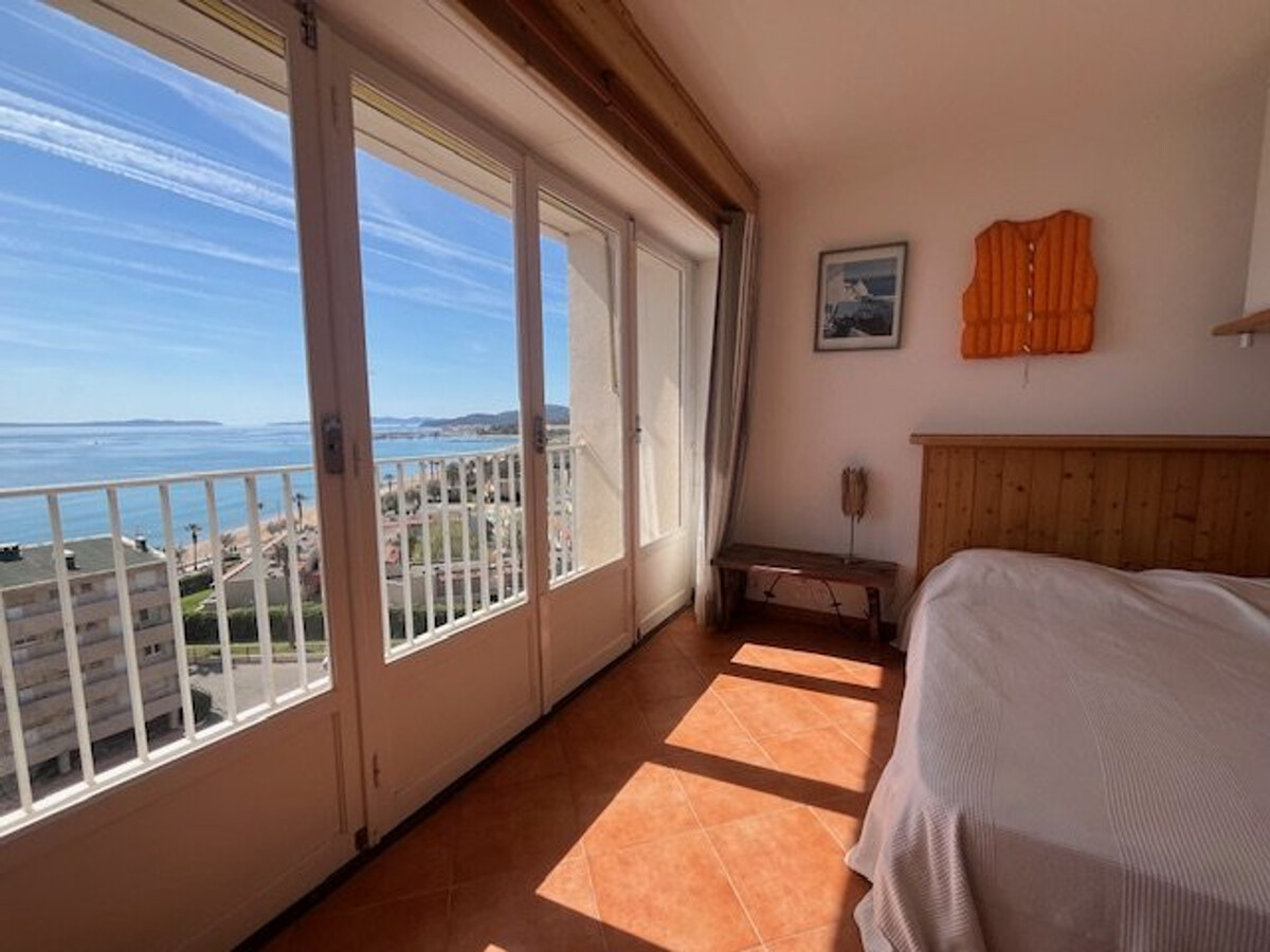 Studio 8ème étage vue mer Le Lavandou - Photo 6