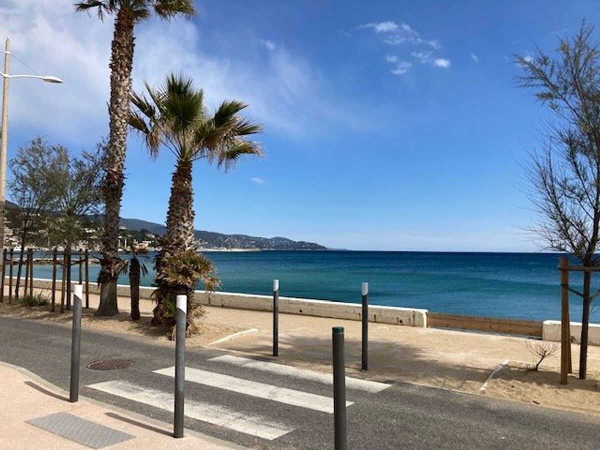 Studio 8ème étage vue mer Le Lavandou - Photo 12