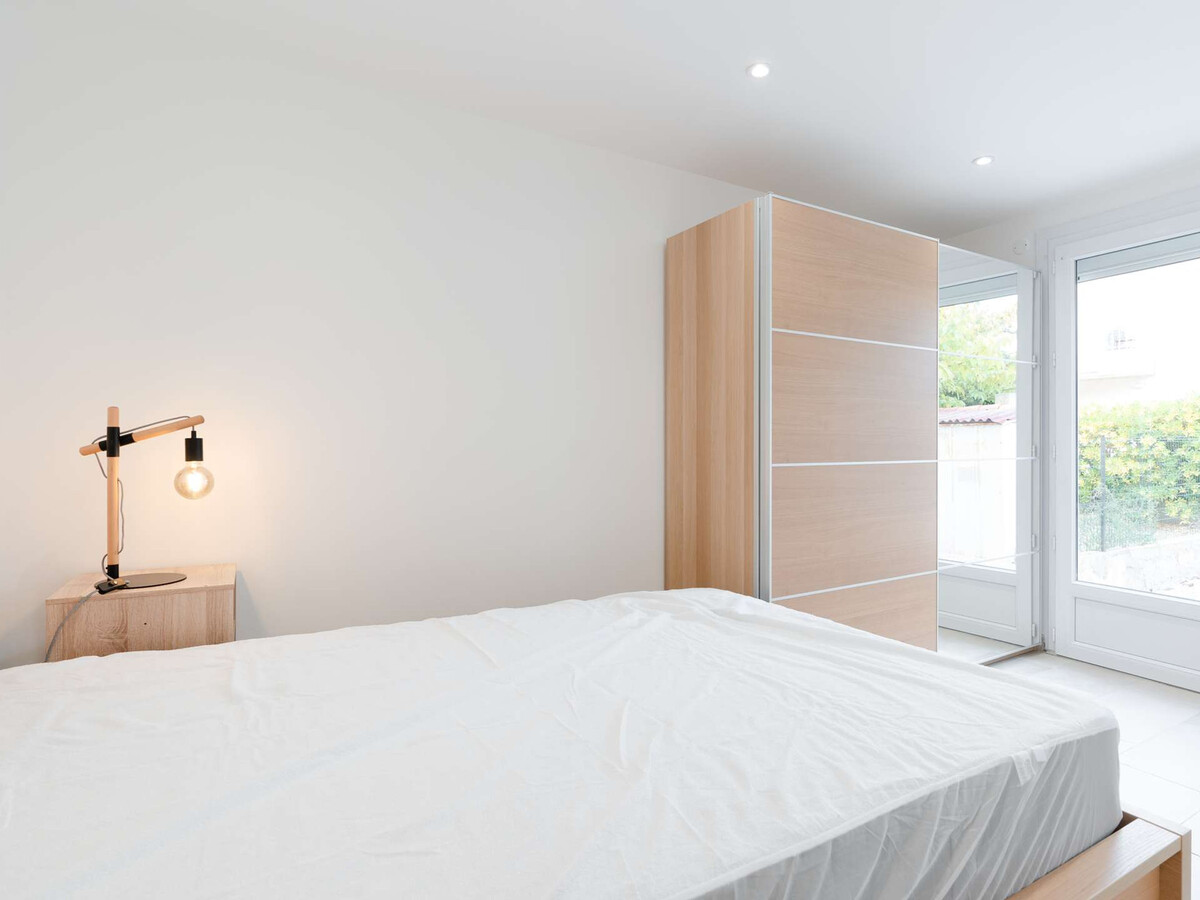 T3 climatisé rénové, 150m plage, terrasse et parking - Photo 9
