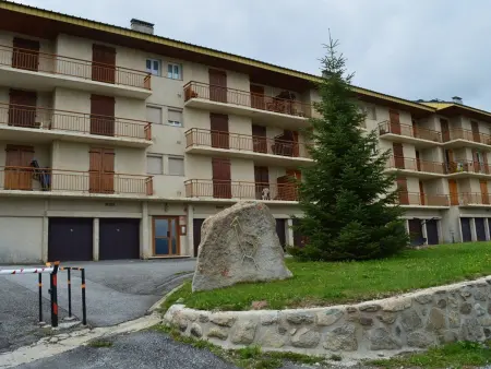 Appartement T2 aux Angles, balcon sud-est et parking privé : photo 5
