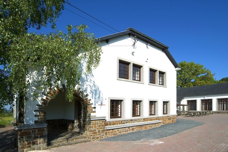 Ancienne école aménagée, 11 chambres pour 50 personnes - Photo 1
