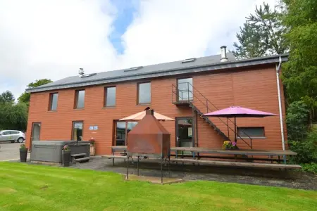 Location gite à Baraque de Fraiture   Langlire, Chalet à Petite Langlire avec bain moussant