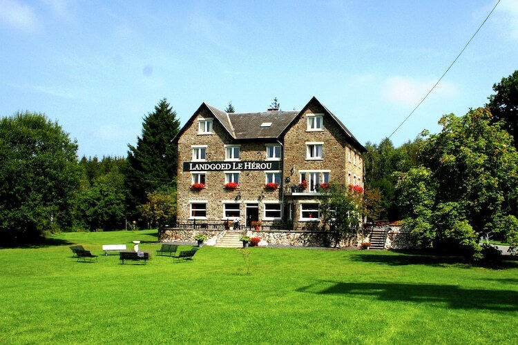 Manoir Le Herou : 19 chambres, 80 000 m² en Ardennes - Photo 2