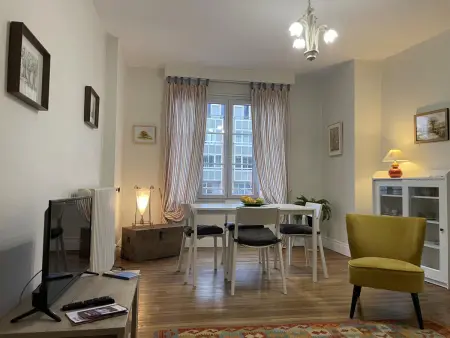 Appartement Liberté à Moulins : balcon, draps inclus : photo 2