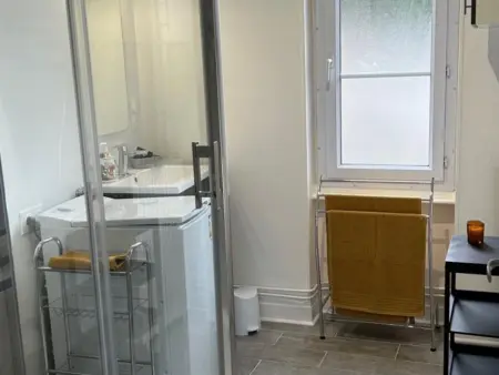 Appartement Liberté à Moulins : balcon, draps inclus : photo 9