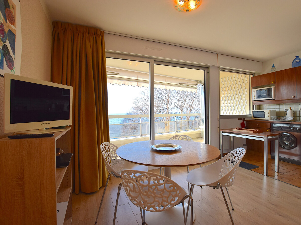Appartement 36 m² face lac, balcon à Évian - Photo 1