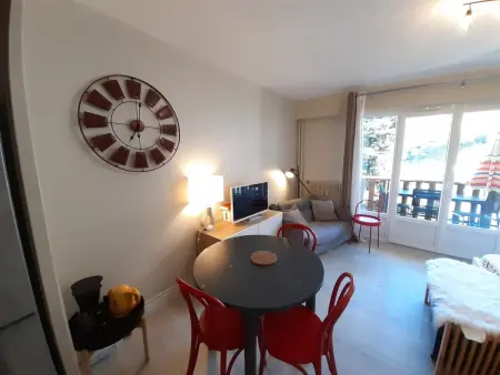 Studio rénové 28m² balcon montagne à Brides-les-Bains : photo 4