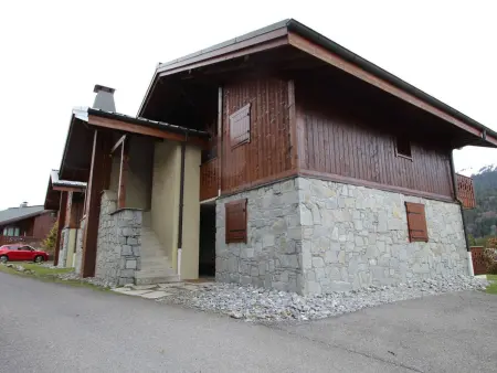 Appart 4 pièces 6 pers aux Carroz : balcon sud-est, ski à 1,9 km : photo 9