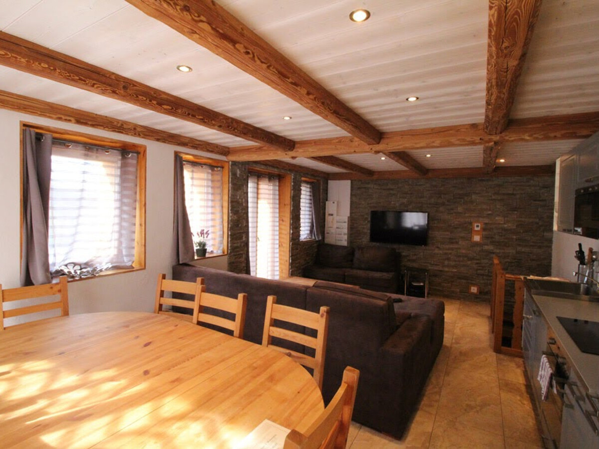 Spacieux appartement 5 pièces près des pistes, jusqu'à 12 personnes, parking et balcons - Photo 1