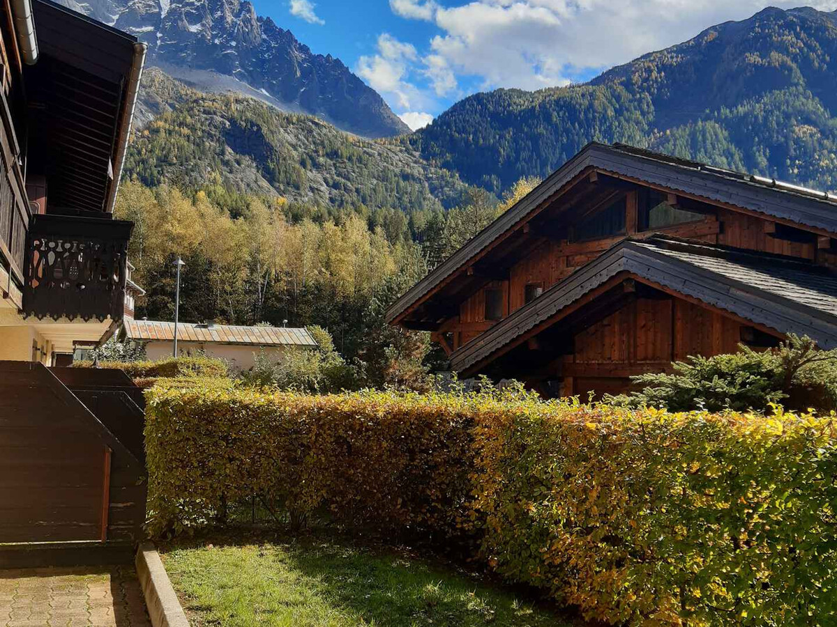 T2 rez-de-jardin Chamonix, vue Mont-Blanc et parking - Photo 1