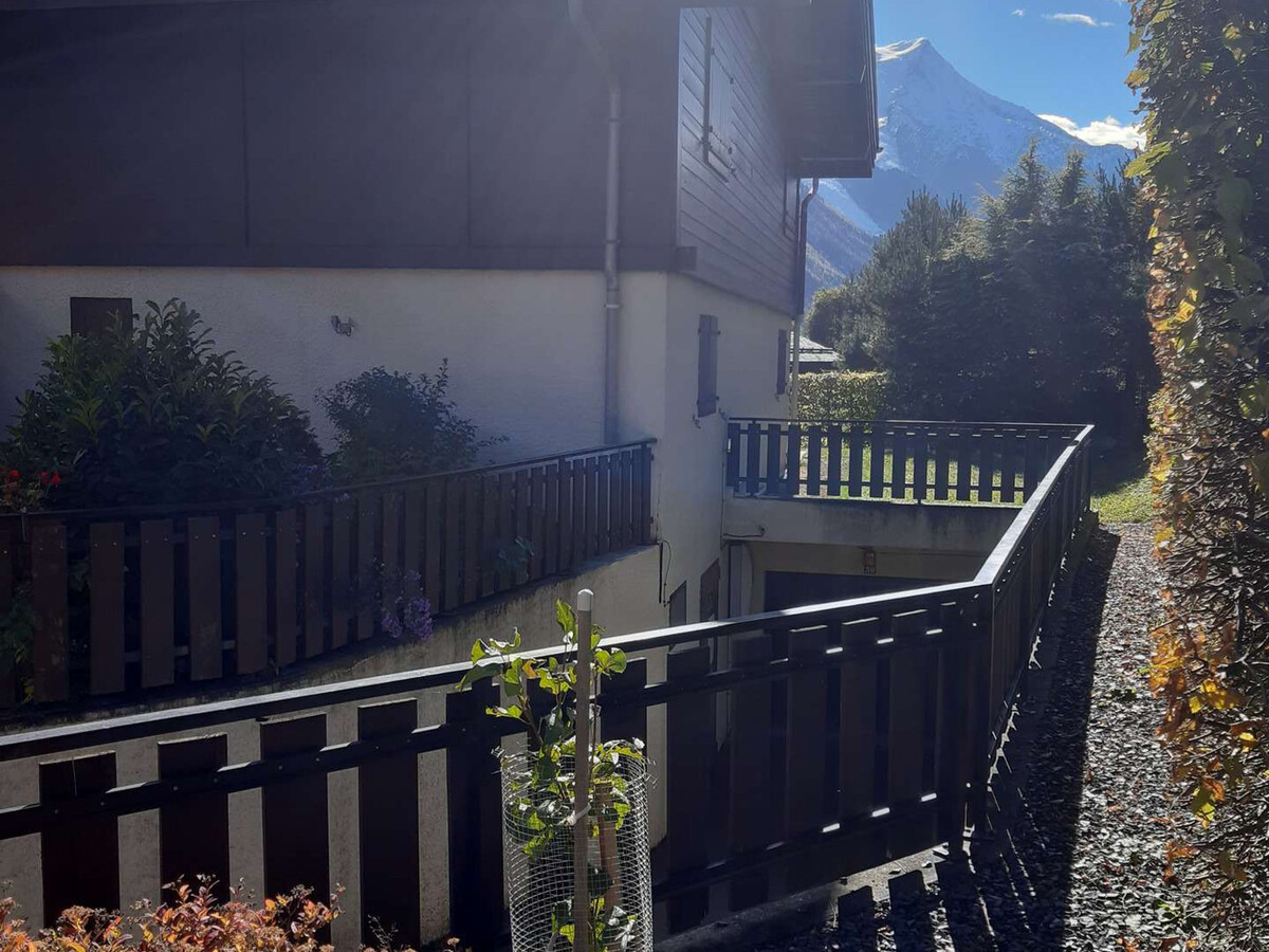 T2 rez-de-jardin Chamonix, vue Mont-Blanc et parking - Photo 11