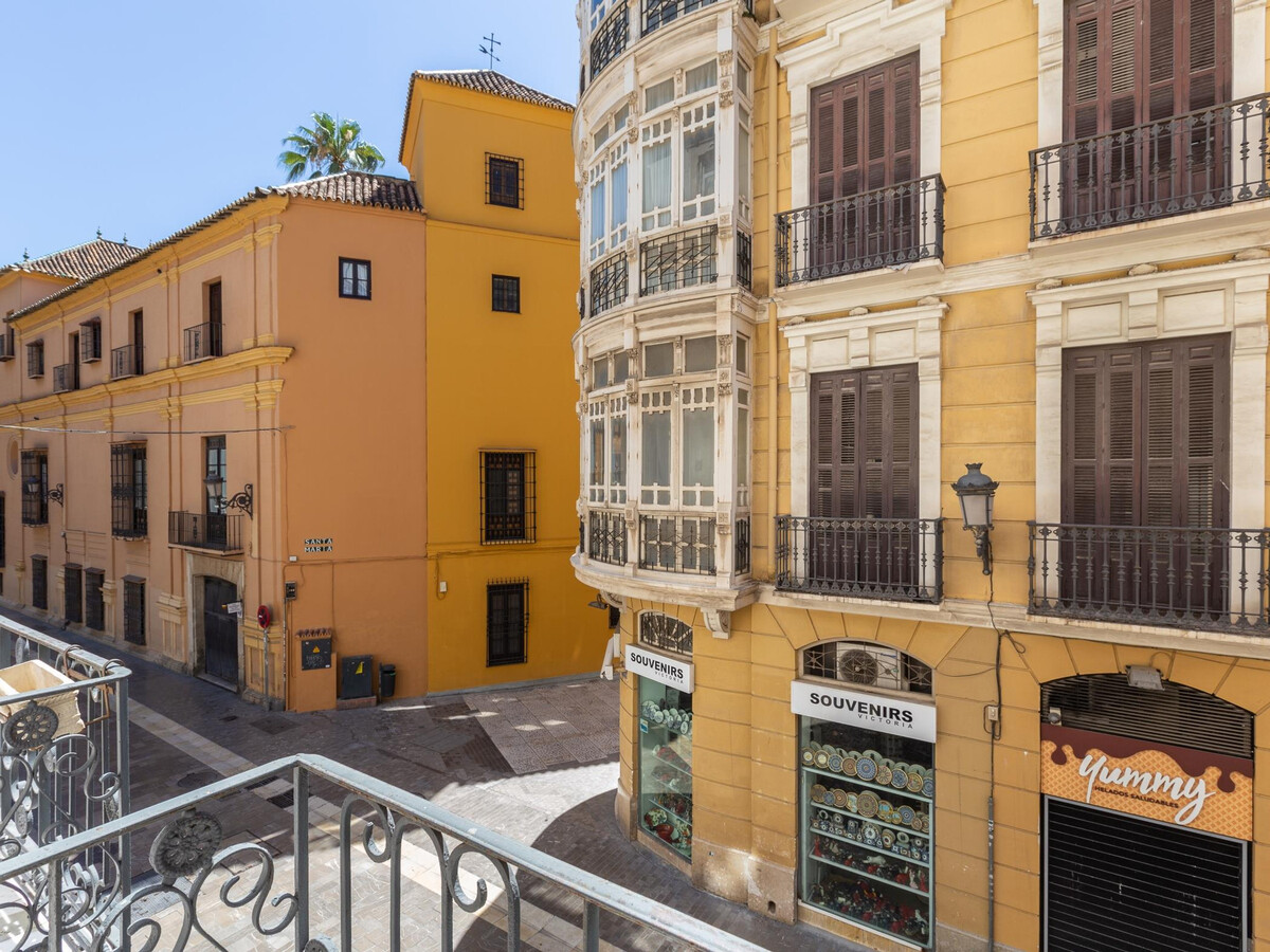 Appartement face à la Cathédrale, rue Molina Lario - Photo 3