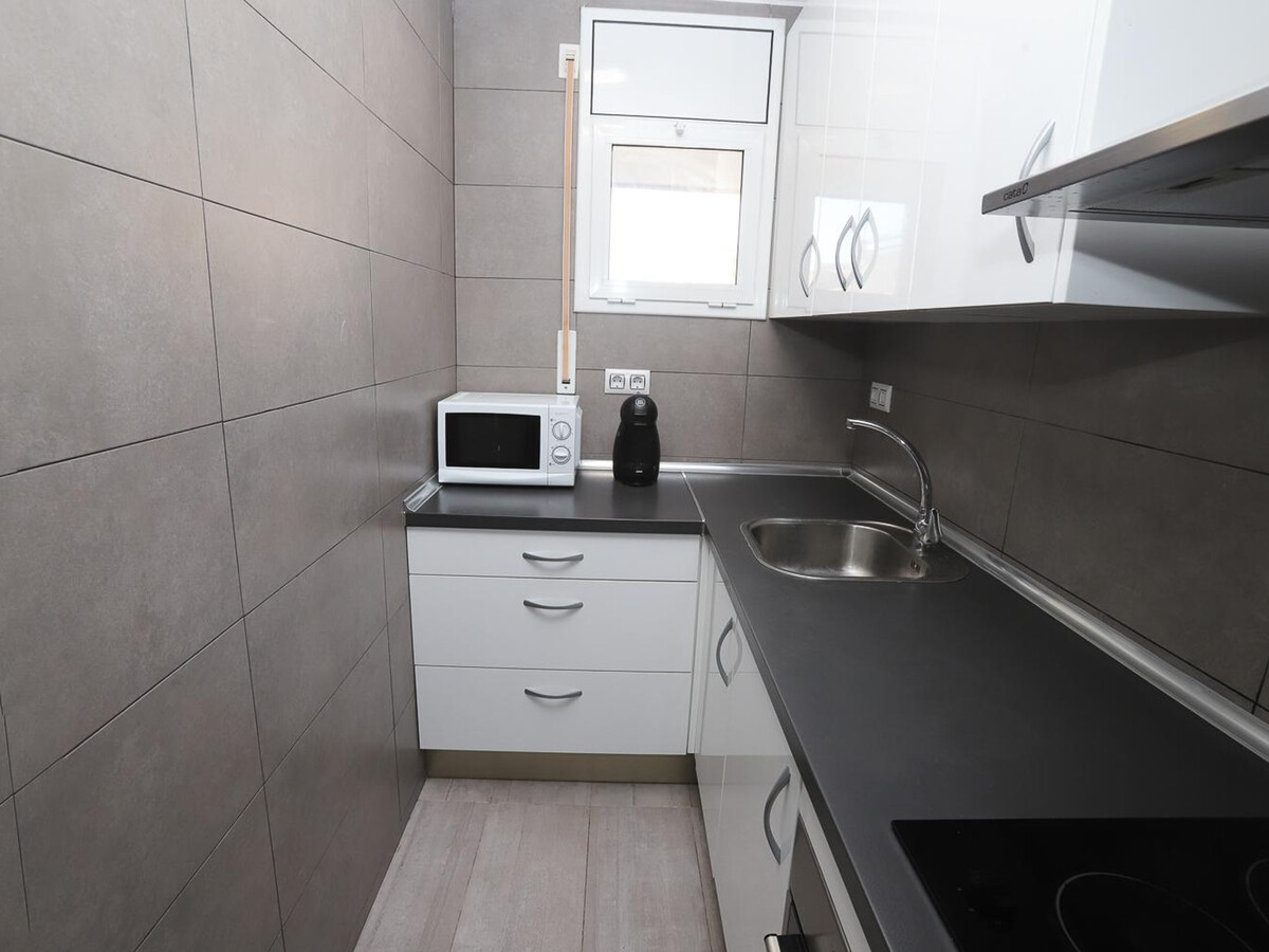 Appartement contemporain 2ch, terrasse et piscine à Salou - Photo 8