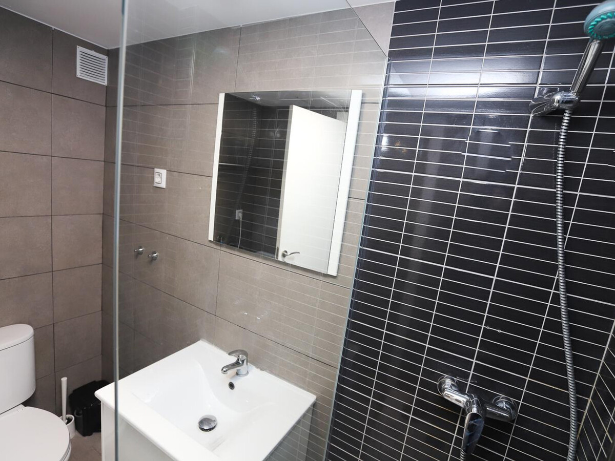 Appartement contemporain 2ch, terrasse et piscine à Salou - Photo 12