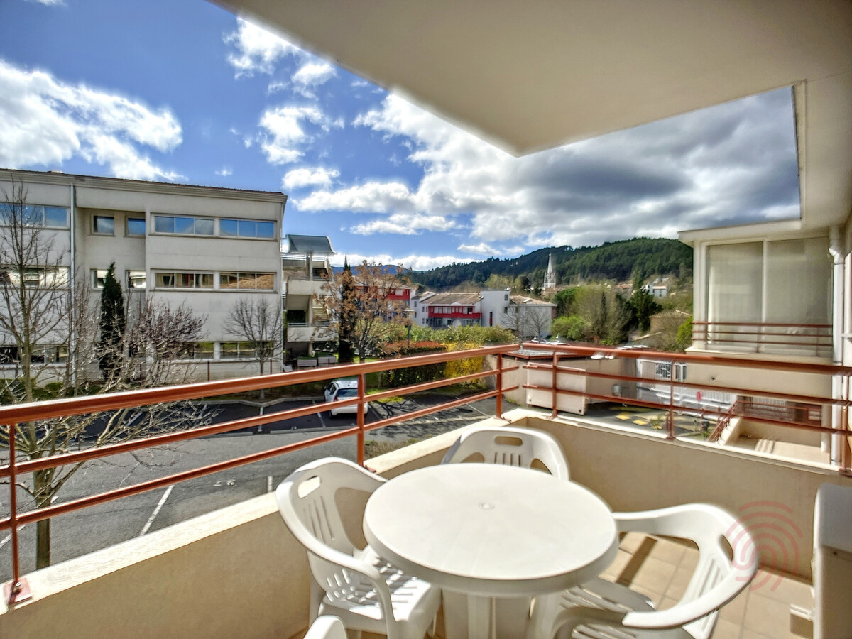 F2 climatisé terrasse à 500m du centre, parking privé - Photo 14