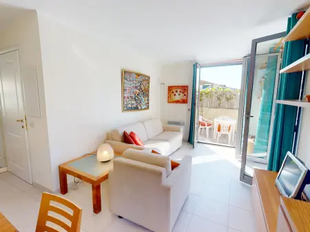 2 pièces rez-de-jardin avec terrasse et piscine à Menton : photo 3