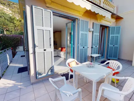 2 pièces rez-de-jardin avec terrasse et piscine à Menton : photo 10