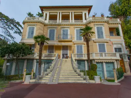2 pièces rez-de-jardin avec terrasse et piscine à Menton : photo 13