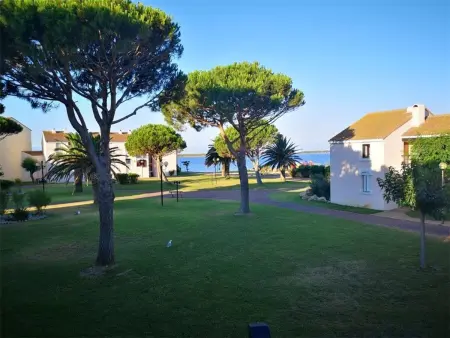 Studio Cabine 4 pers. avec terrasse lac et piscine : photo 13