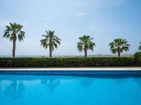 Location appartement à Torredembarra, AT108 Stel: Apartamento situado en primera línea del mar con jardín y piscina comunitaria
