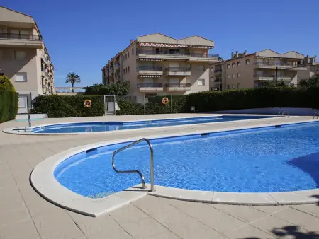Location appartement à Torredembarra, AT031 Les Dunes: Apartamento con una zona comunitaria que incluye 2 piscinas y jardín