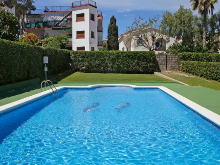Location appartement à Torredembarra, AT044 Els Porxos: Apartamento con piscina y jardín comunitarios a 250 metros de la playa
