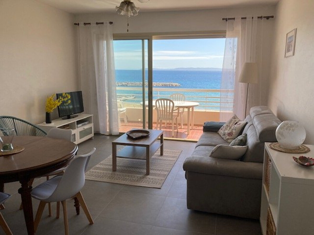 Appartement T2 au Lavandou avec terrasse vue mer - Photo 3