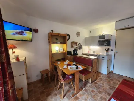 Studio 20m² centre Samoëns, balcon, parking privatif : photo 3