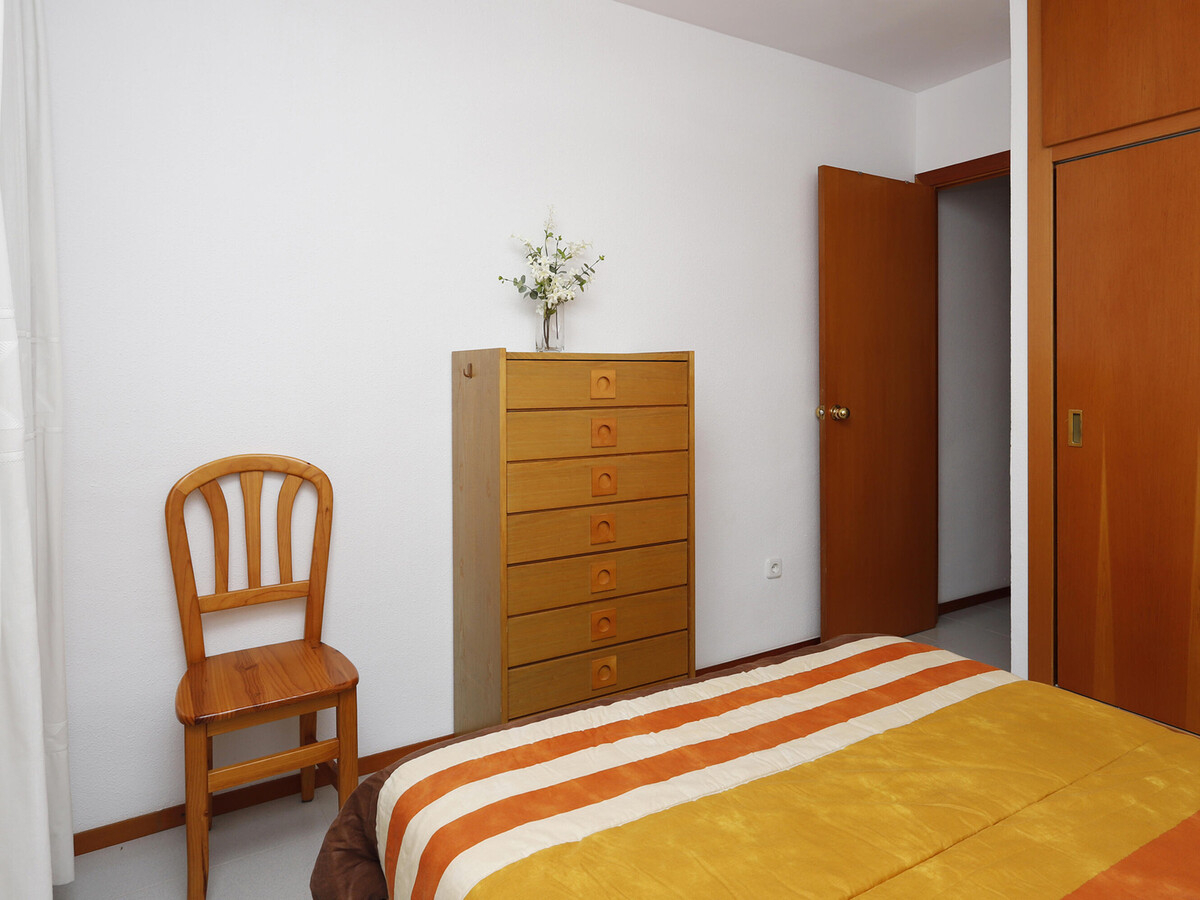 Appartement 3 ch. à 150 m de la plage, piscine et parking - Photo 16