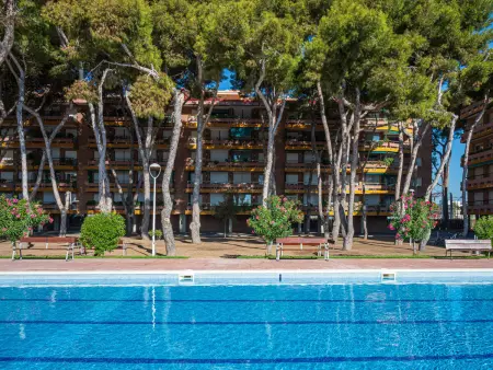 Location appartement à Torredembarra, AT242 ELS PINS I: Apartamento situado en primera línea del mar con 4 piscinas comunitarias
