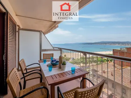 Appartement face à la plage à Palamós, terrasse vue mer : photo 2