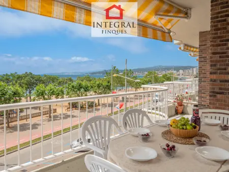 Location appartement à Palamós, Spacieux appartement face à la mer avec terrasse, parking et Wi-Fi – 4 chambres, près du centre
