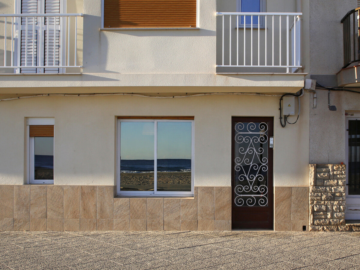 Appartement rénové en première ligne de plage à Torredembarra - Photo 2