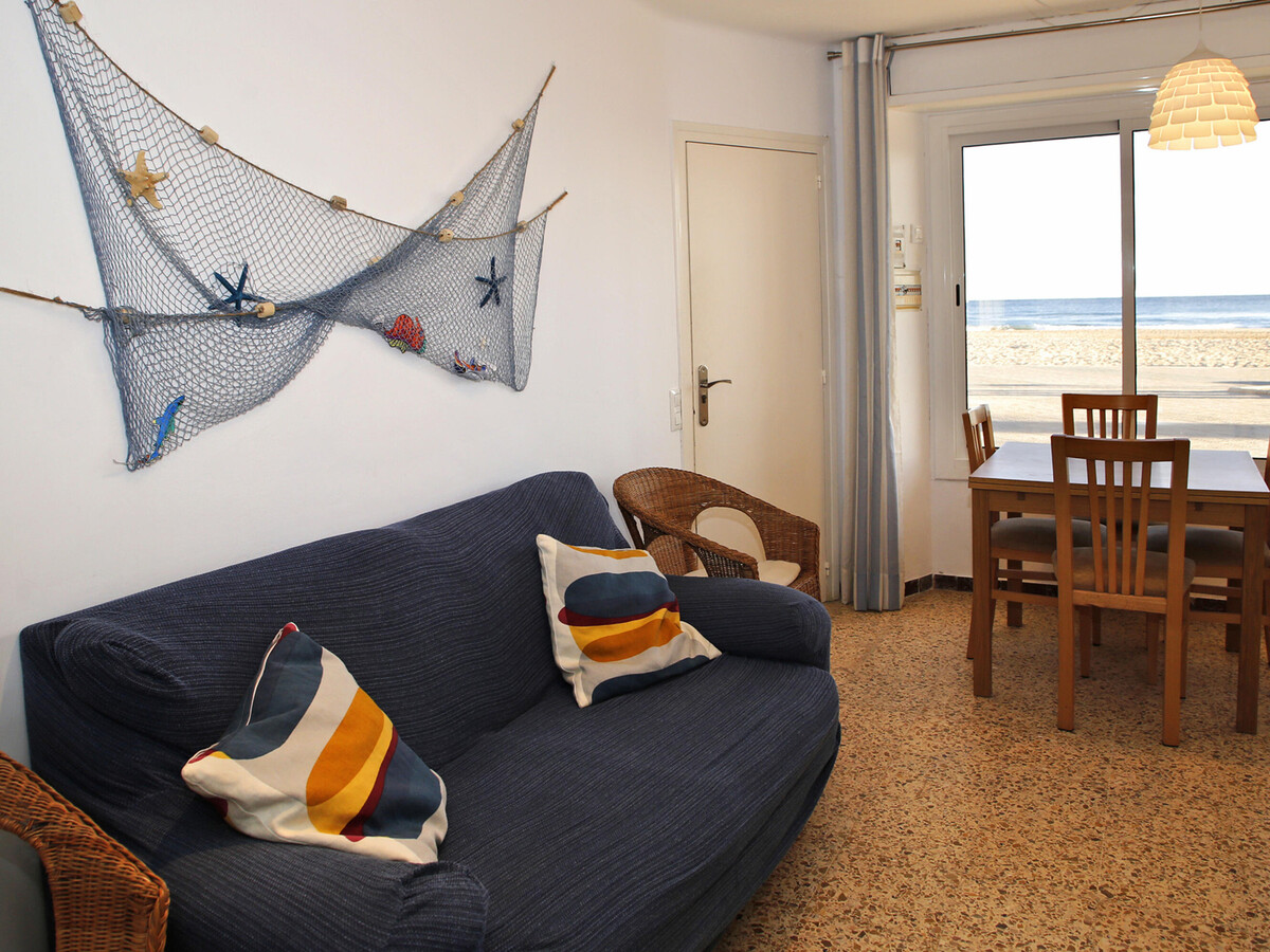 Appartement rénové en première ligne de plage à Torredembarra - Photo 8