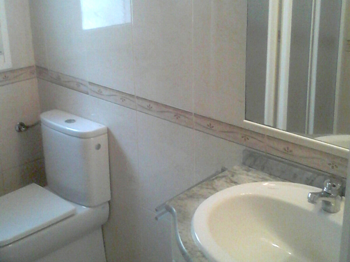 Appartement rénové en première ligne de plage à Torredembarra - Photo 15