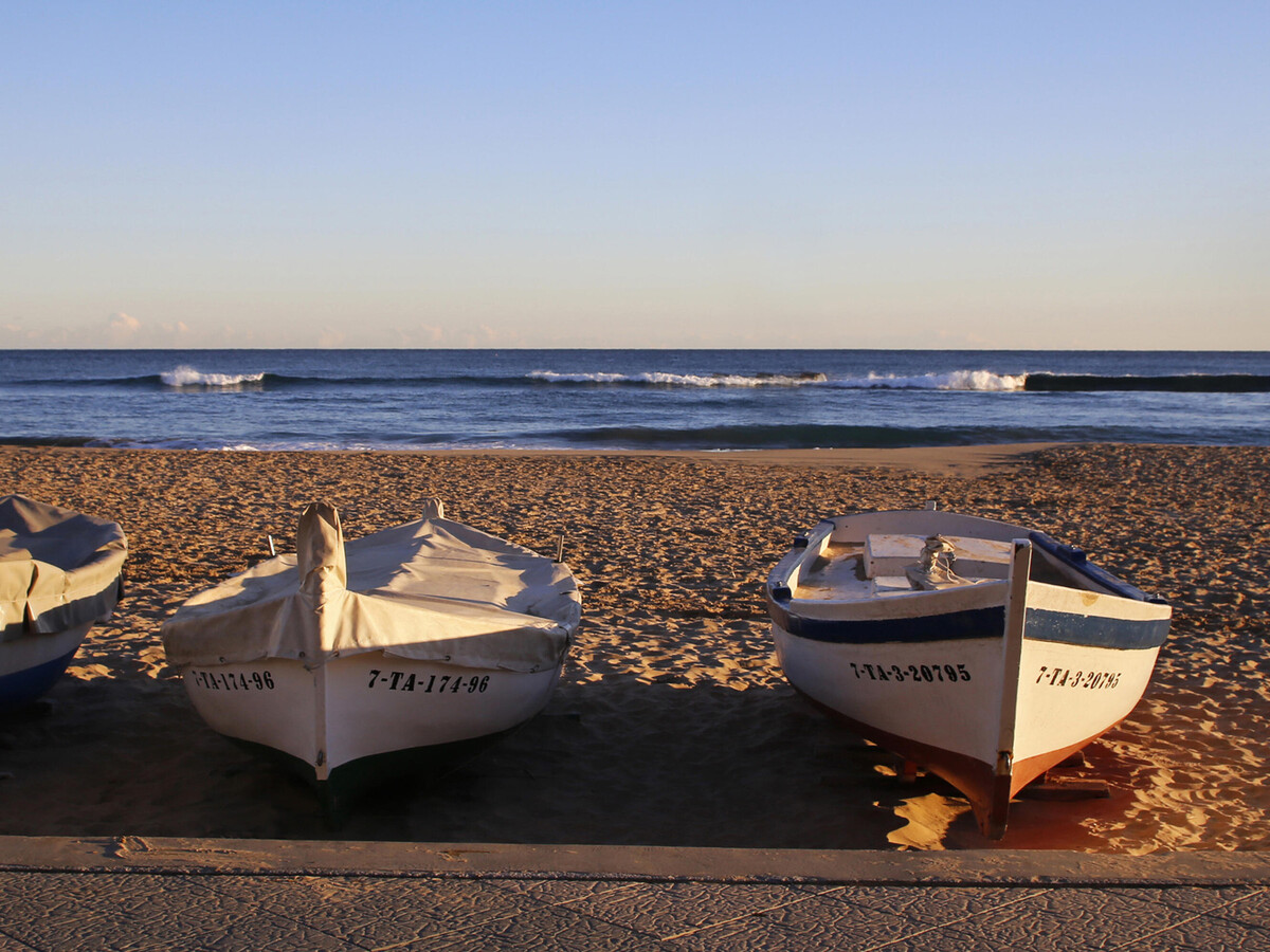 Appartement rénové en première ligne de plage à Torredembarra - Photo 21
