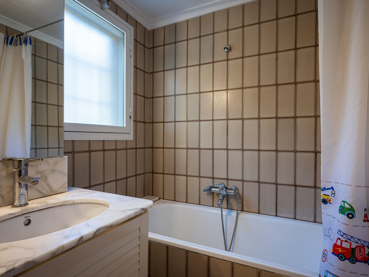 Appartement 4 ch. avec piscine à 140m de la plage - Photo 12