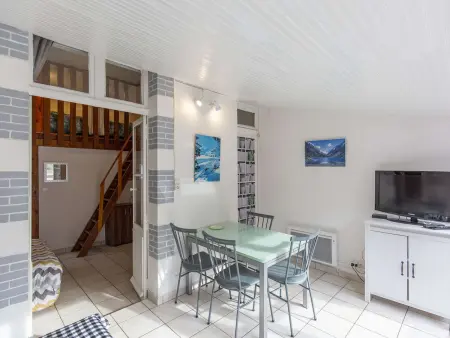 Location appartement à Cauterets, **Charmant logement à Cauterets avec balcon, proche des pistes et randonnées**