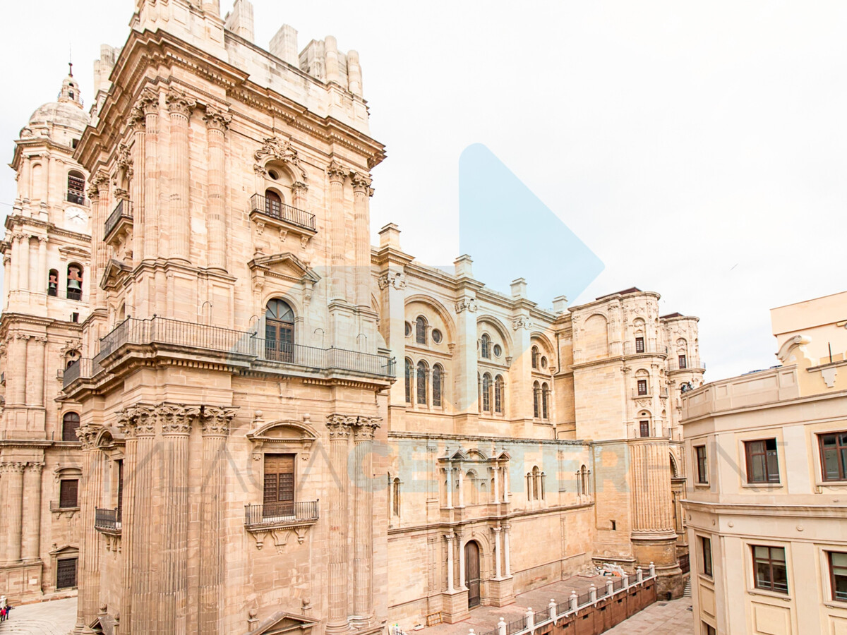 Appartement rénové face à la cathédrale à Málaga - Photo 1