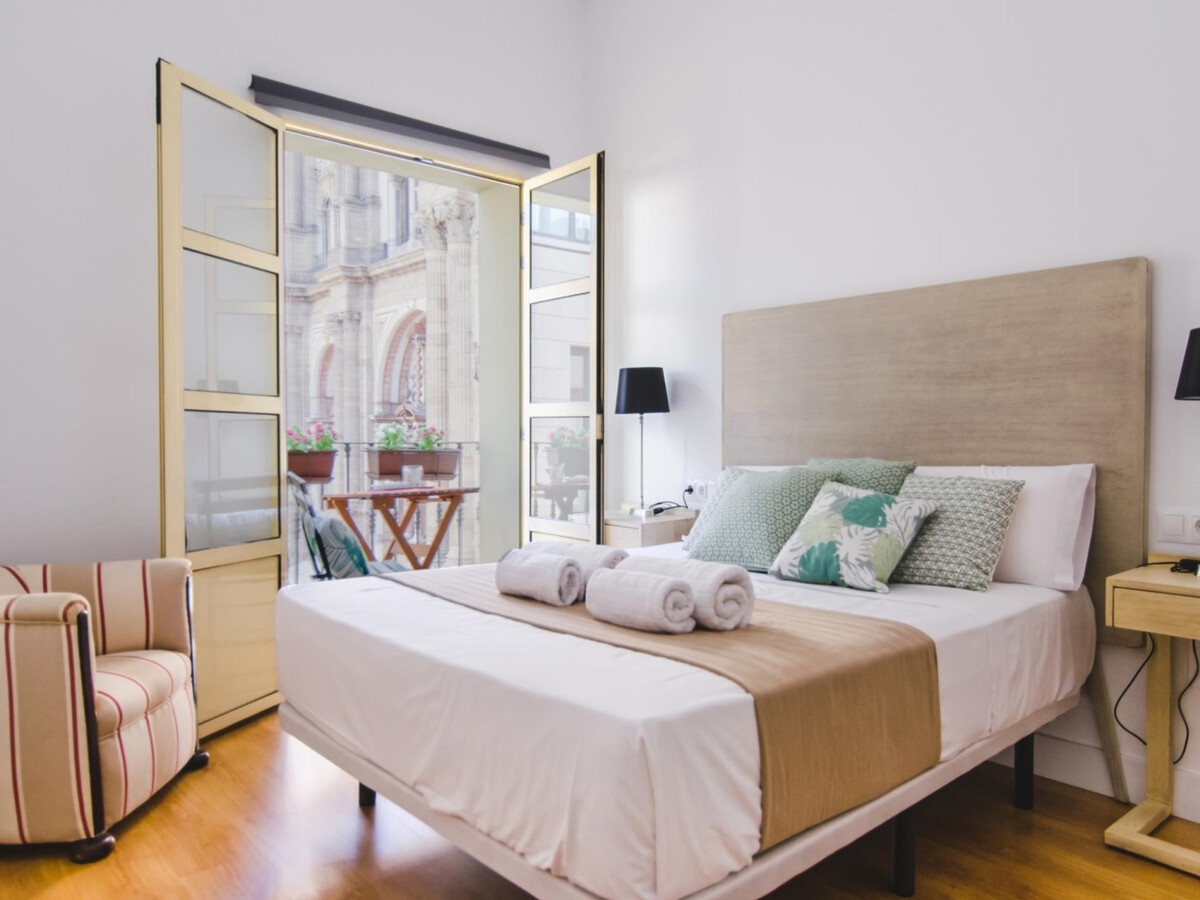 Appartement rénové 2 chambres face à la cathédrale - Photo 1