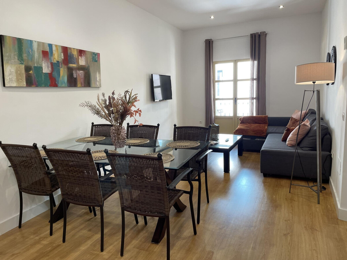 Appartement rénové 2 chambres face à la cathédrale - Photo 3